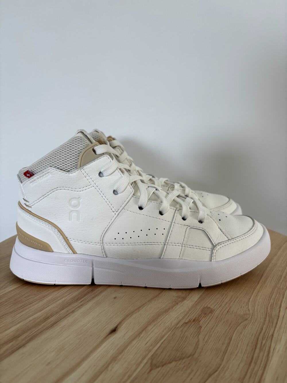 On Running The Roger Clubhouse Mid Sneakers White Sand Savannah Women's Size 6.5